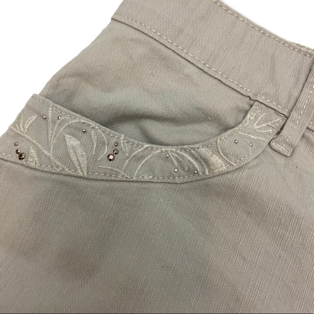 Gloria Vanderbilt Sheila Tan Bermuda Shorts - Picture 5 of 12